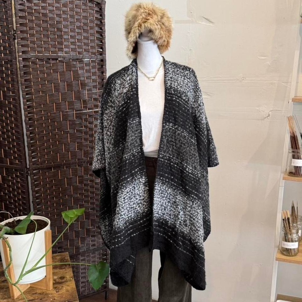 Woolrich Women's Cozy Wrap Shawl Black and White One Size